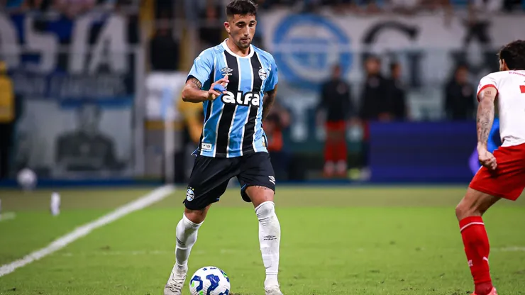 Cristian Olivera, meia do Grêmio. Foto: Maxi Franzoi/AGIF