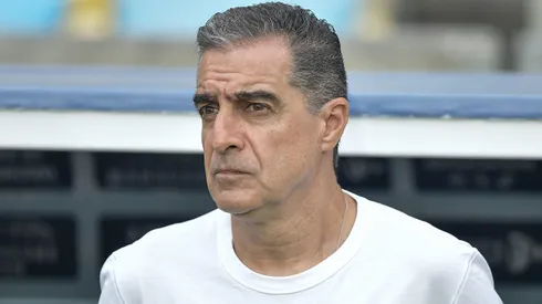Renato Paiva durante confronto entre Fortaleza e Fluminense no Brasileirão 2025.