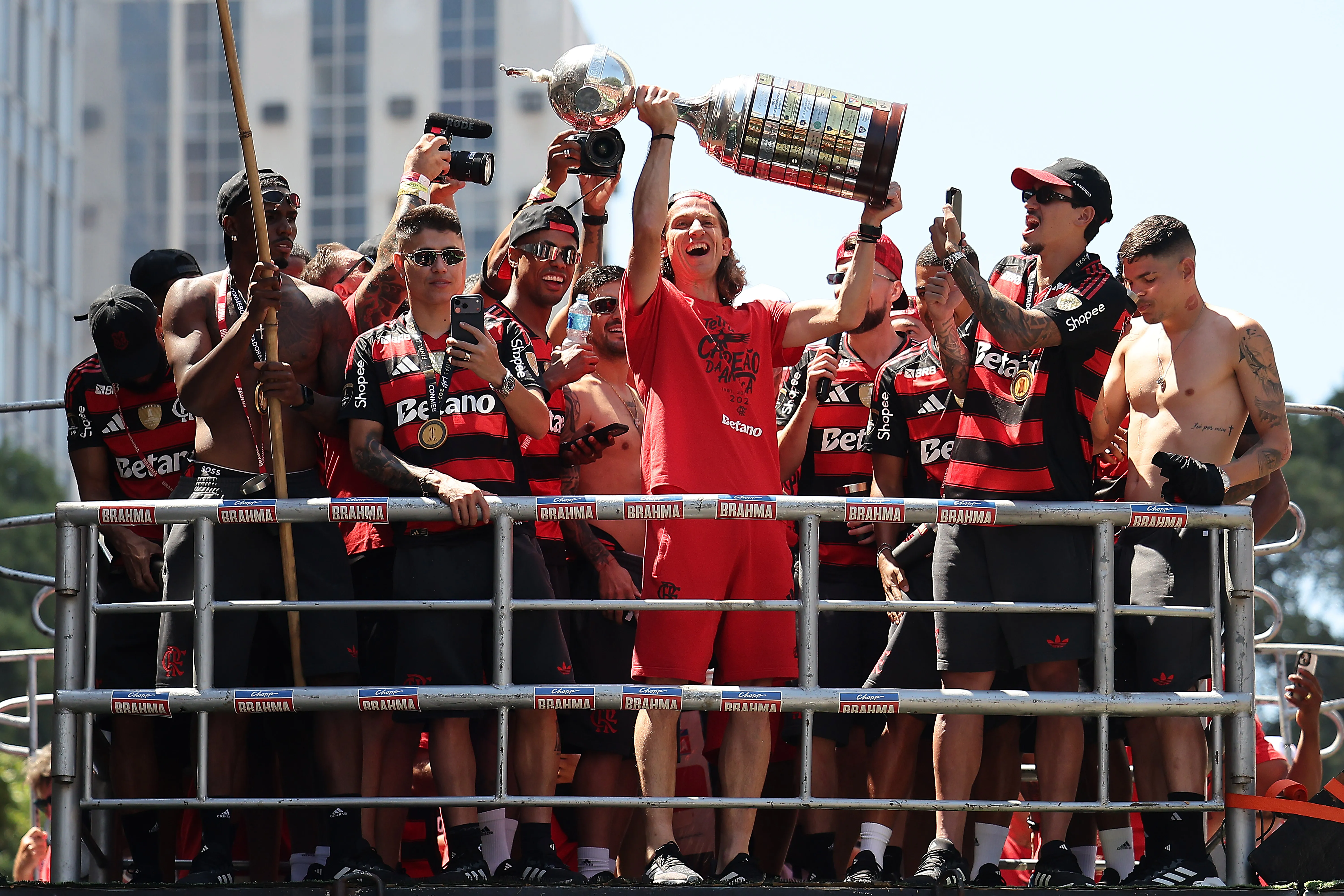 Flamengo comemorando o título da Libertadores nas ruas do Rio de Janeiro. (Photo by Wagner Meier/Getty Images)
