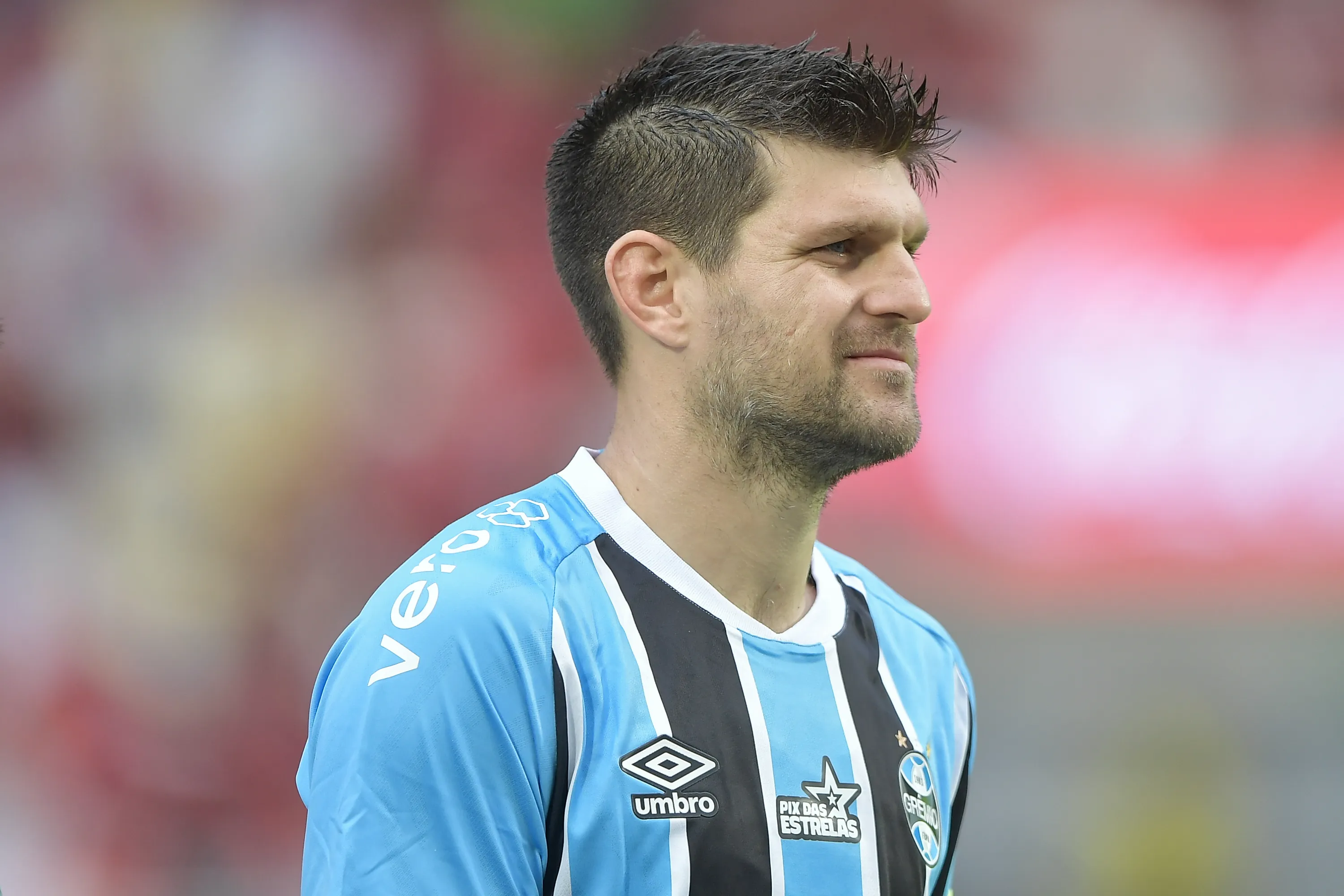 Kanemann jogador do Gremio durante partida contra o Flamengo no estadio Maracana pelo campeonato Brasileiro A 2025. Foto: Thiago Ribeiro/AGIF
