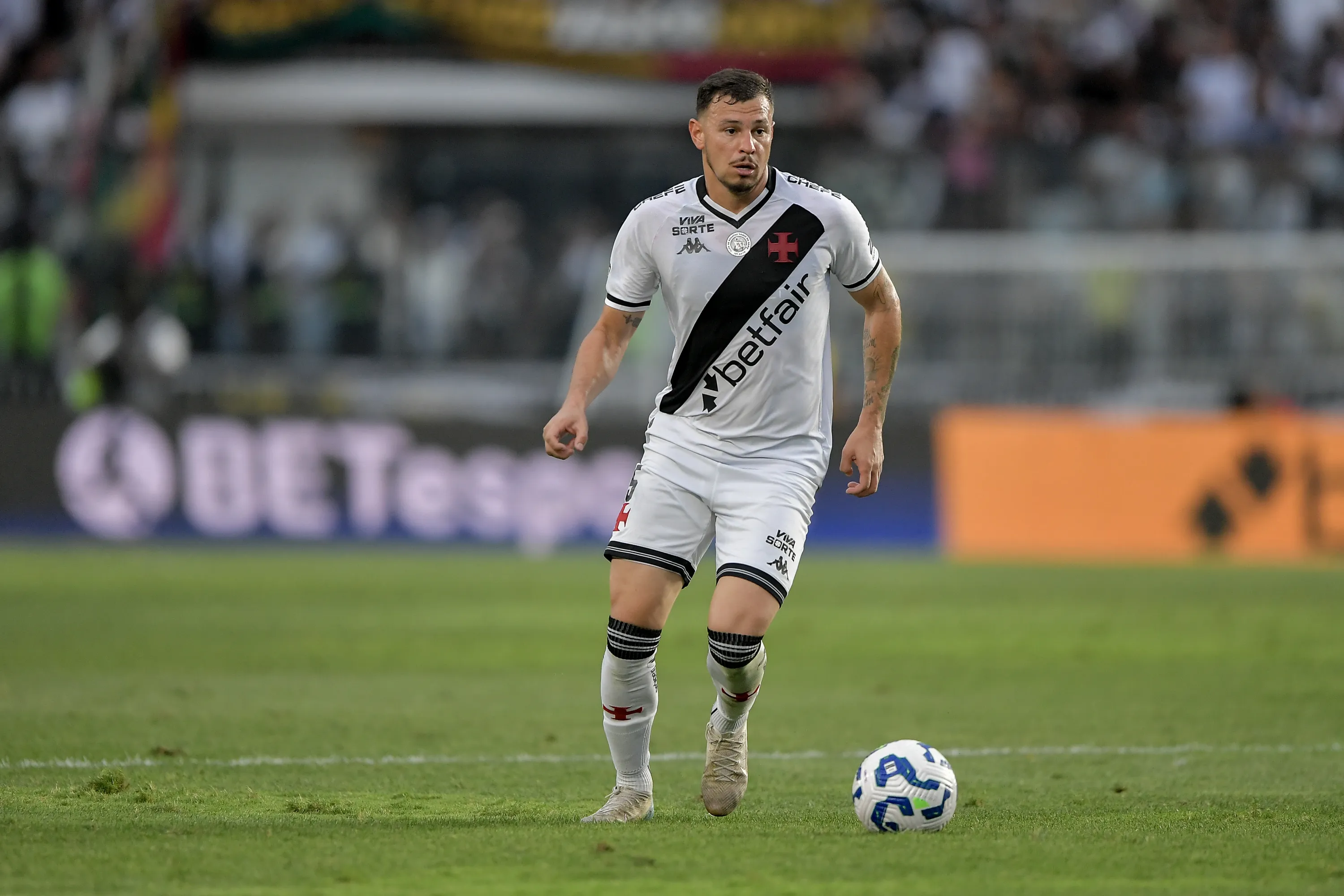 Hugo Moura jogador do Vasco durante partida contra o Corinthians – Foto: Thiago Ribeiro/AGIF