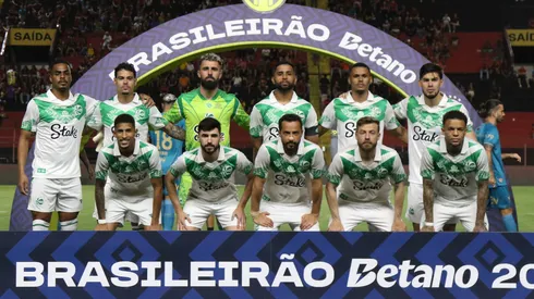 Elenco do Juventude durante confronto contra o Sport no Brasileirão de 2025.