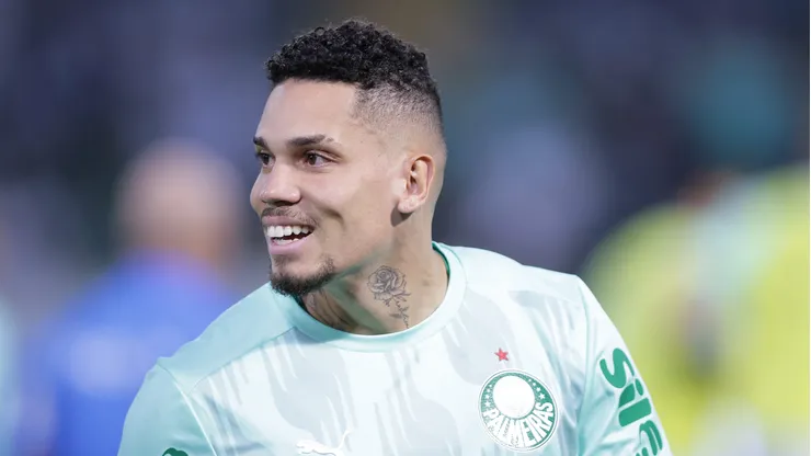 Paulinho custou caro ao Palmeiras.
