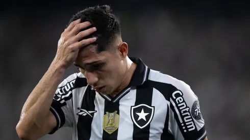 Savarino não deve jogar mais em 2025 pelo Botafogo.