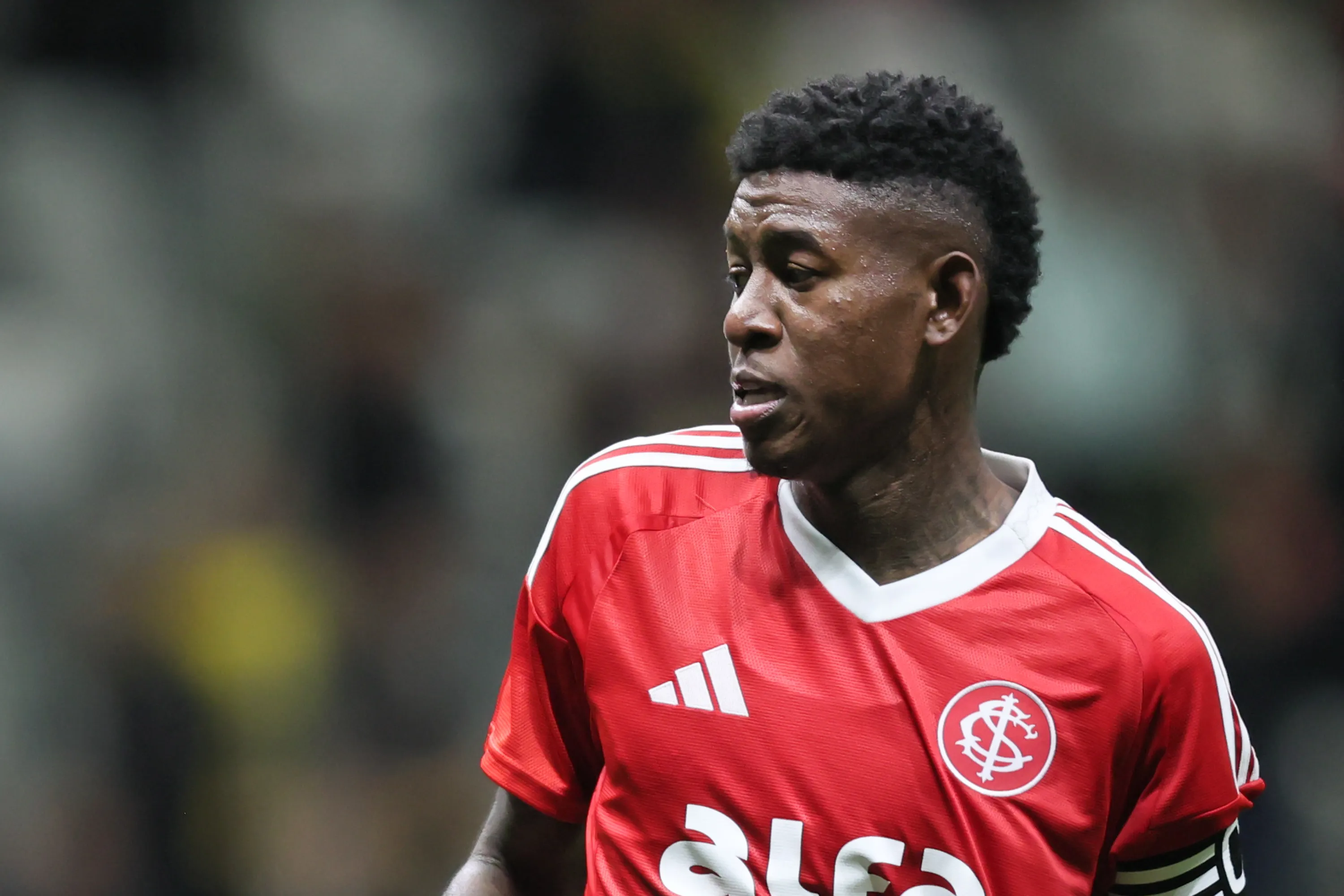 MG – BELO HORIZONTE – 12/06/2025 – BRASILEIRO A 2025, ATLETICO-MG X INTERNACIONAL – Vitao jogador do Internacional durante partida contra o Atletico-MG no estadio Arena MRV pelo campeonato Brasileiro A 2025. Foto: Gilson Lobo/AGIF