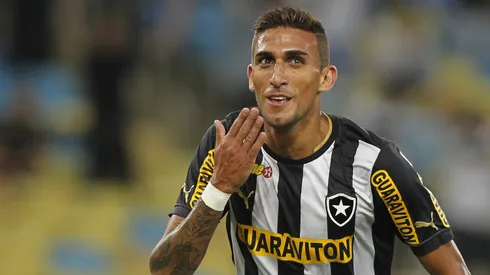 Rafael Marques em ação pelo Botafogo em 2013