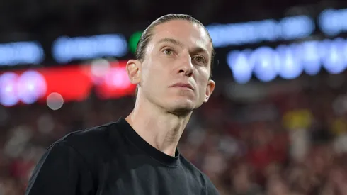 Filipe Luís pode perder atacante para o Bahia.