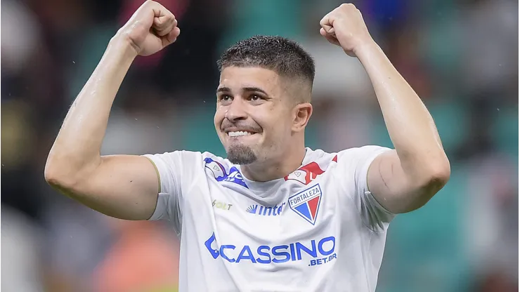 Lucas Gazal durante confronto contra o Bahia no Brasileirão 2025.
