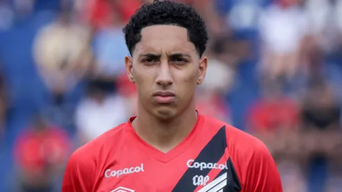 Felipinho jogador do Athletico-PR durante partida contra o Andraus no estadio Durival de Britto pelo campeonato Paranaense 2025. Foto: Robson Mafra/AGIF
