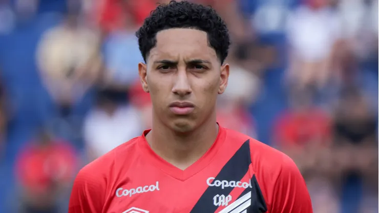 Felipinho jogador do Athletico-PR durante partida contra o Andraus no estadio Durival de Britto pelo campeonato Paranaense 2025. Foto: Robson Mafra/AGIF