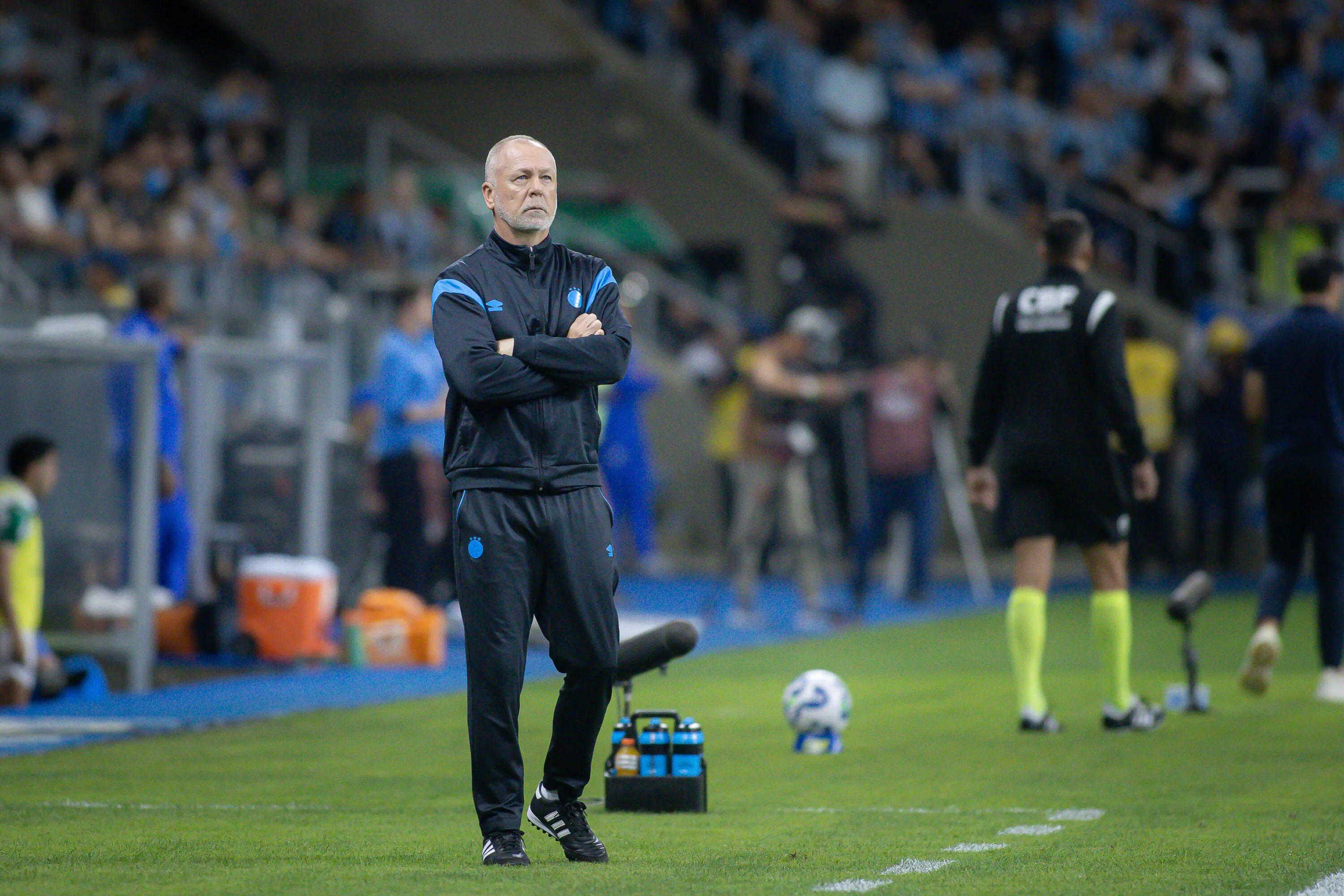 Mano Menezes comandando o Grêmio – Foto: Maxi Franzoi/AGIF