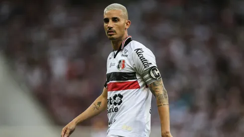 Thiago Galhardo jogador do Santa Cruz durante a partida contra o Maranhao na Arena de Pernambuco, pelo campeonato brasileiro Serie D 2025. Foto: Marlon Costa/AGIF