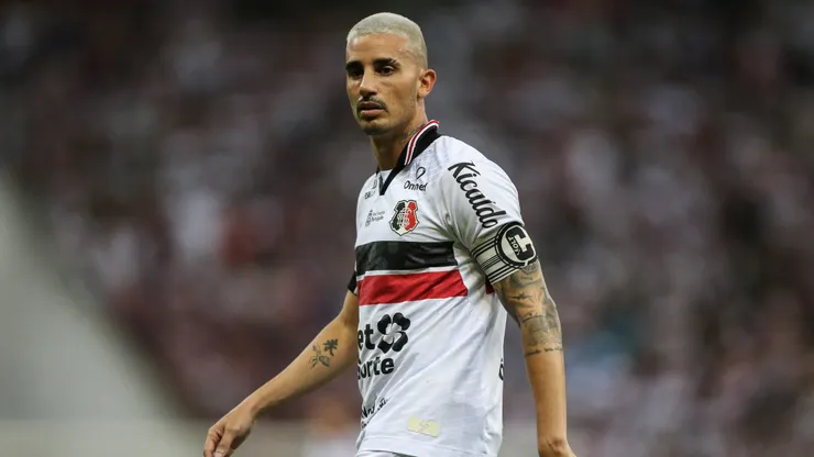 Thiago Galhardo jogador do Santa Cruz durante a partida contra o Maranhao na Arena de Pernambuco, pelo campeonato brasileiro Serie D 2025. Foto: Marlon Costa/AGIF