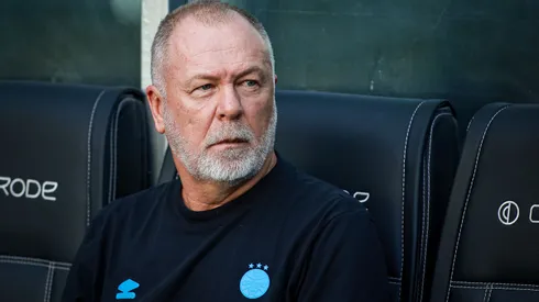 Mano Menezes tecnico do Gremio durante partida contra o Santos no estadio Arena do Gremio pelo campeonato Brasileiro A 2025.