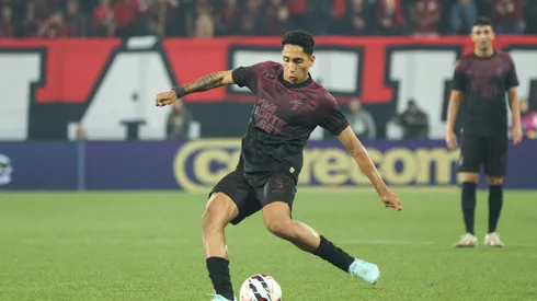 Felipinho, volante do Athletico-PR que interessa ao Grêmio. Foto: Robson Mafra/AGIF