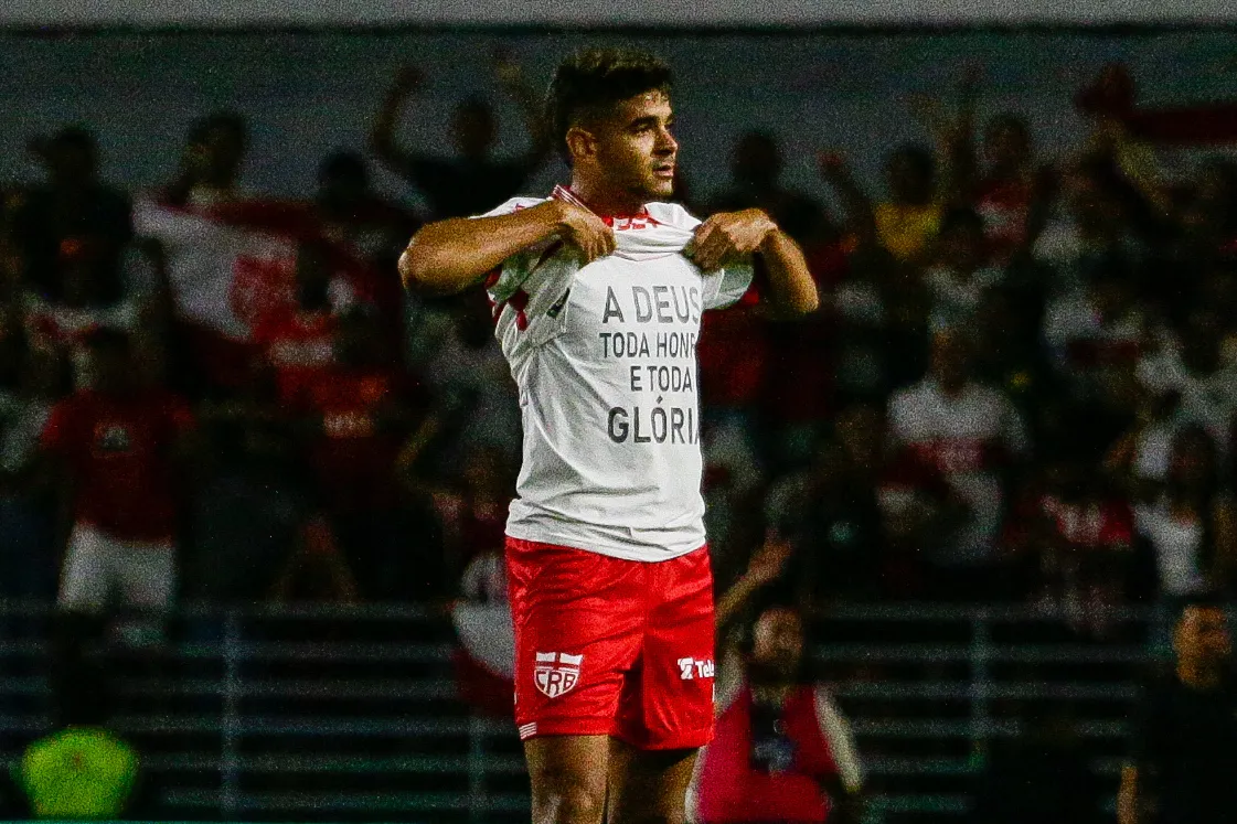 João Neto atuando no CRB –  Foto: Baggio Rodrigues/AGIF