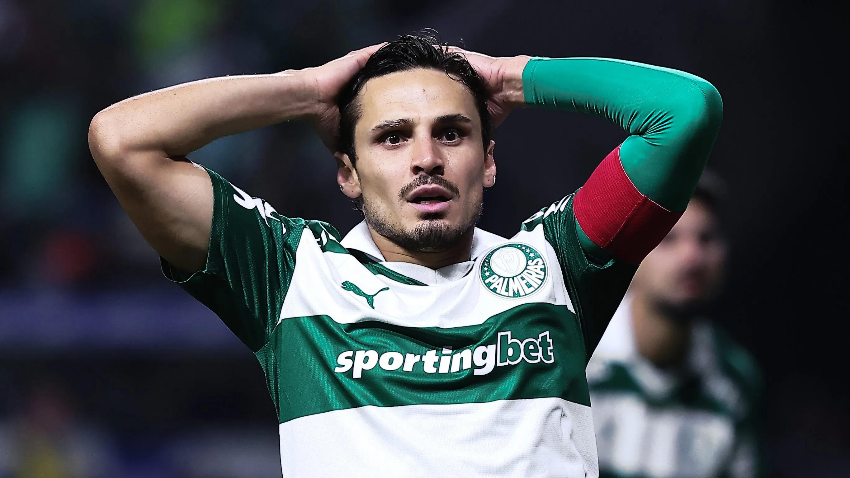 Raphael Veiga em ação pelo Palmeiras. Foto: Ettore Chiereguini/AGIF