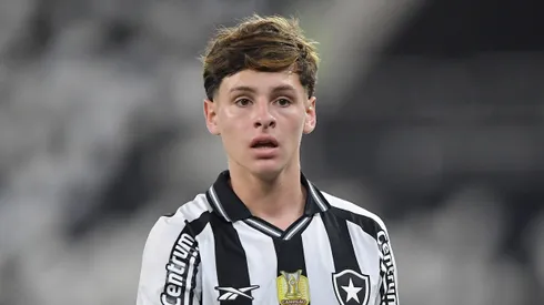 Montoro treinou no Botafogo e deve jogar.