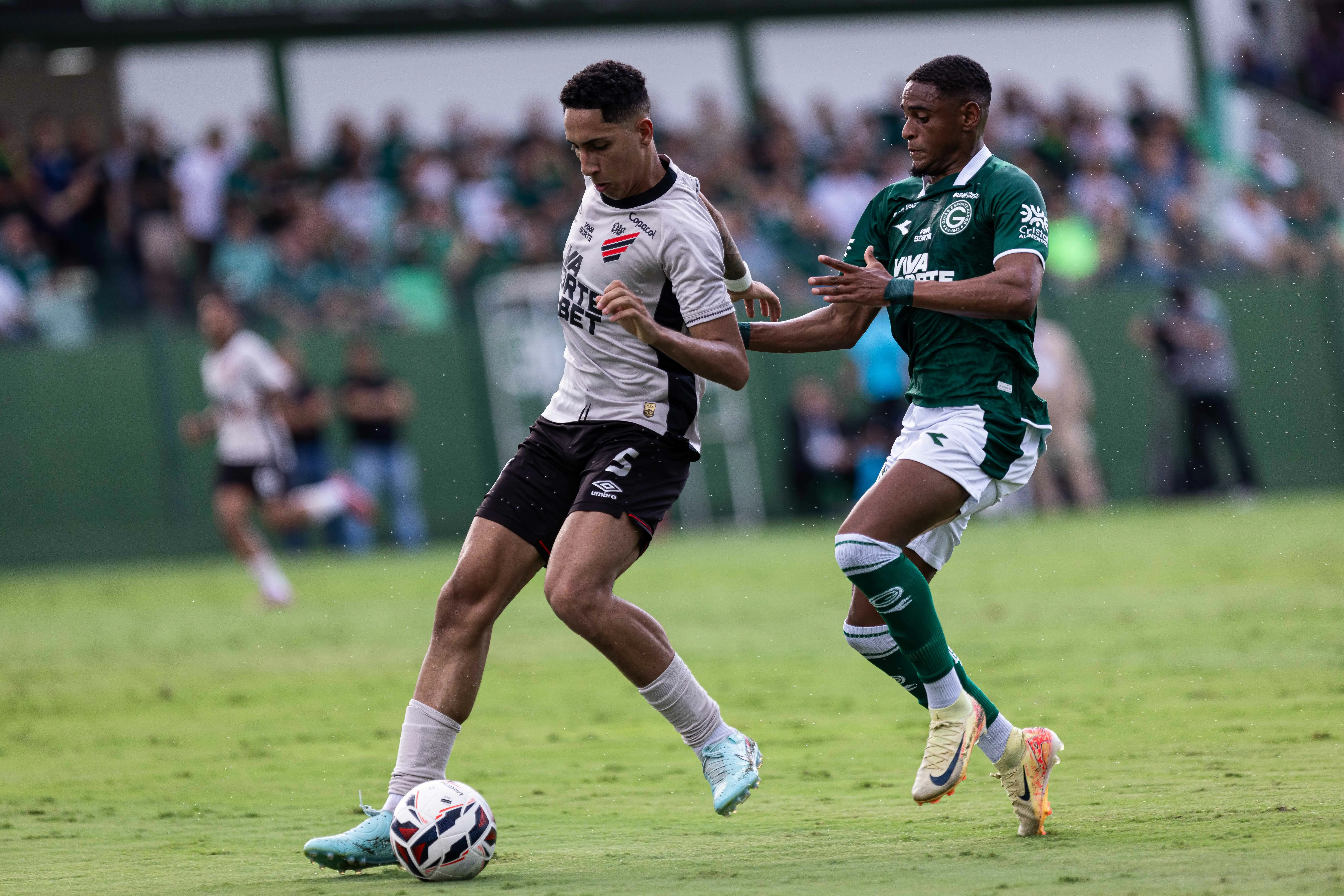 Felipinho foi um dos destaques do Athletico-PR na Série B. Foto: Heber Gomes/AGIF