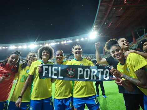 Torcida do Corinthians comemora com Brabas após vitória do Brasil sobre Portugal em amistoso