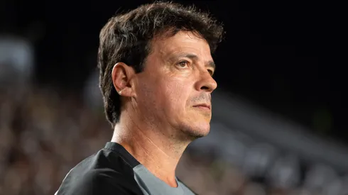 Fernando Diniz tecnico do Vasco durante partida contra o Internacional no estadio Sao Januario pelo campeonato Brasileiro A 2025. Foto: Jorge Rodrigues/AGIF