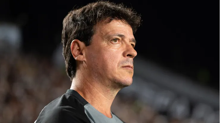 Fernando Diniz tecnico do Vasco durante partida contra o Internacional no estadio Sao Januario pelo campeonato Brasileiro A 2025. Foto: Jorge Rodrigues/AGIF