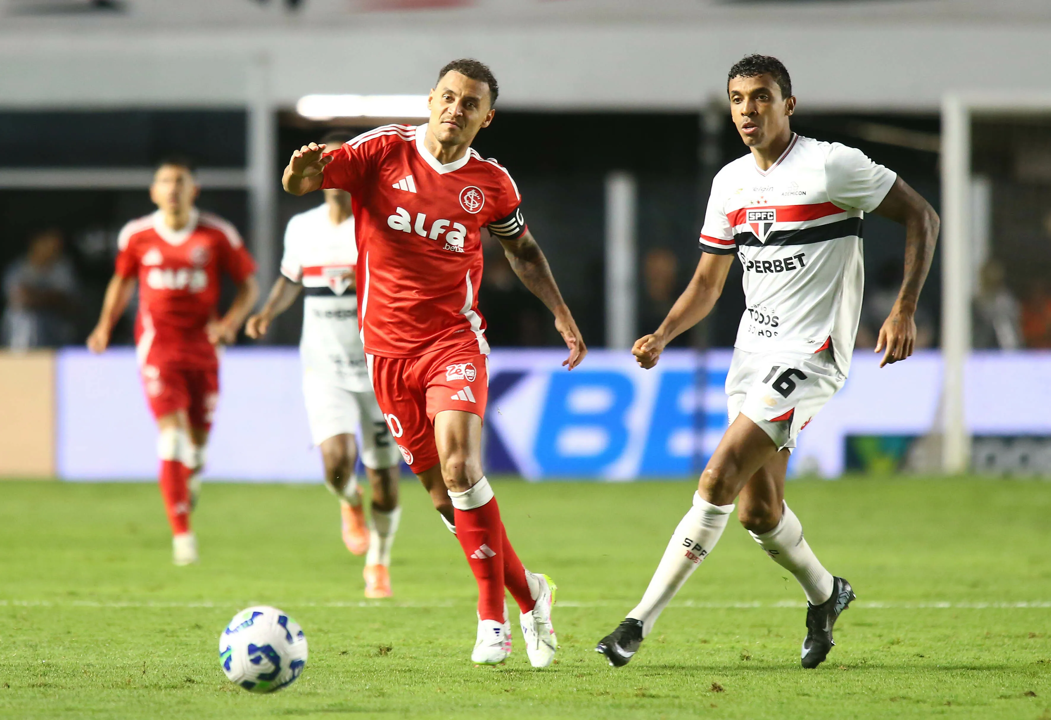 Alan Patrick atuando em São Paulo x Internacional –  Foto: Mauricio De Souza/AGIF