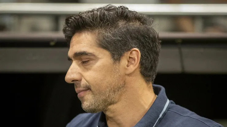 Abel Ferreira tecnico do Palmeiras durante partida contra o Atletico-MG no estadio Arena MRV pelo campeonato Brasileiro A 2025. Foto: Fernando Moreno/AGIF