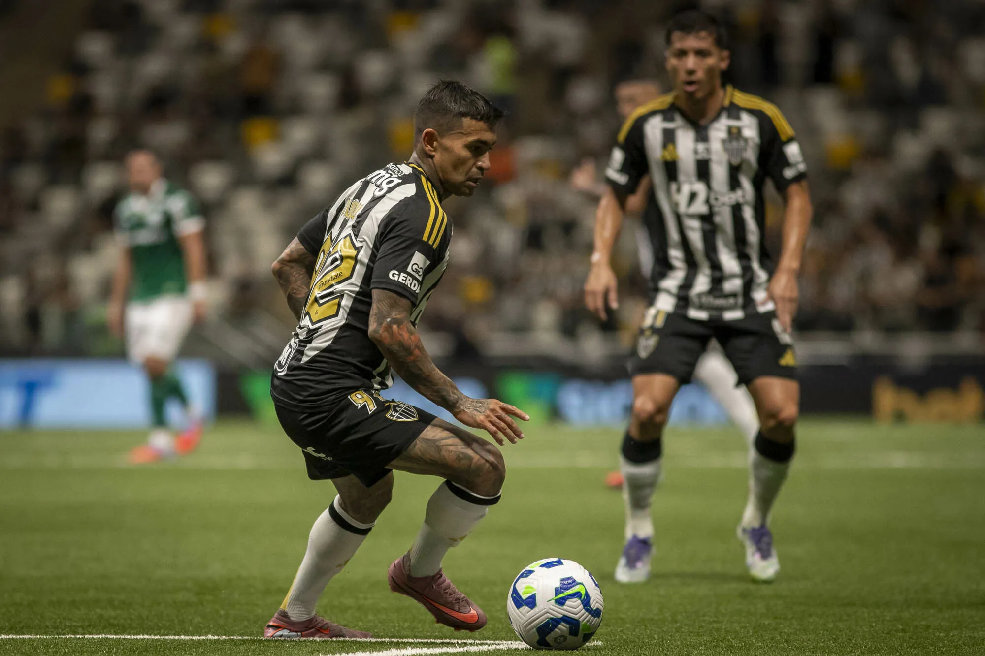 MG – BELO HORIZONTE – 03/12/2025 – BRASILEIRO A 2025, ATLETICO-MG X PALMEIRAS – Dudu  jogador do Atletico-MG durante partida contra o Palmeiras no estadio Arena MRV pelo campeonato Brasileiro A 2025. Foto: Fernando Moreno/AGIF