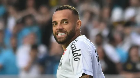 Guilherme jogador do Santos durante partida contra o Vasco no estadio Morumbi pelo campeonato Brasileiro A 2025. Foto: Jota Erre/AGIF