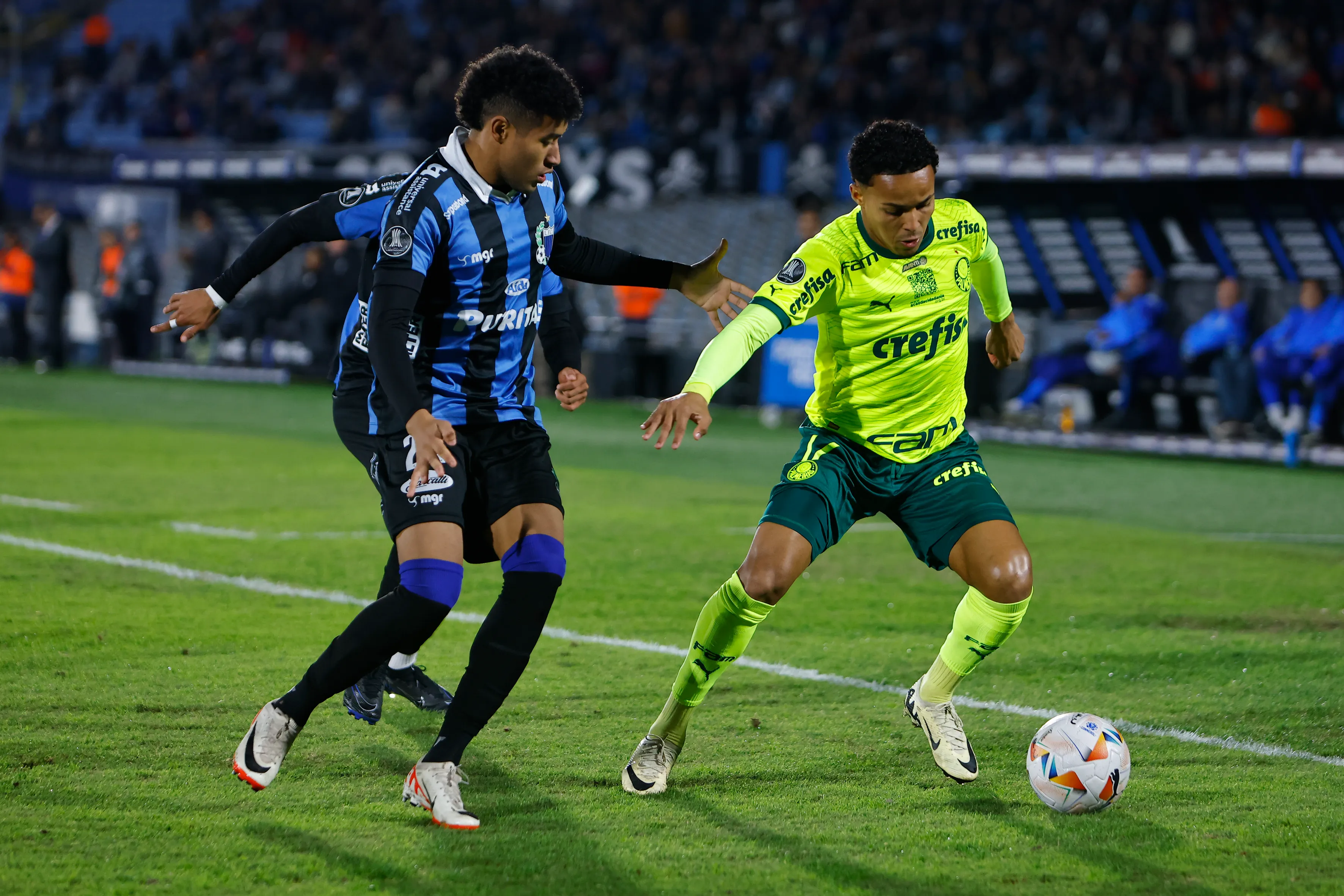 MONTEVIDEO, URUGUAY – MAY 09: Lazaro of Palmeiras fights for the ball with Kevin Amaro of Liverpool during a Group F match between Palmeiras and Liverpool as part of Copa CONMEBOL Libertadores 2024 at Centenario Stadium on May 09, 2024 in Montevideo, Uruguay. (Photo by Ernesto Ryan/Getty Images)
