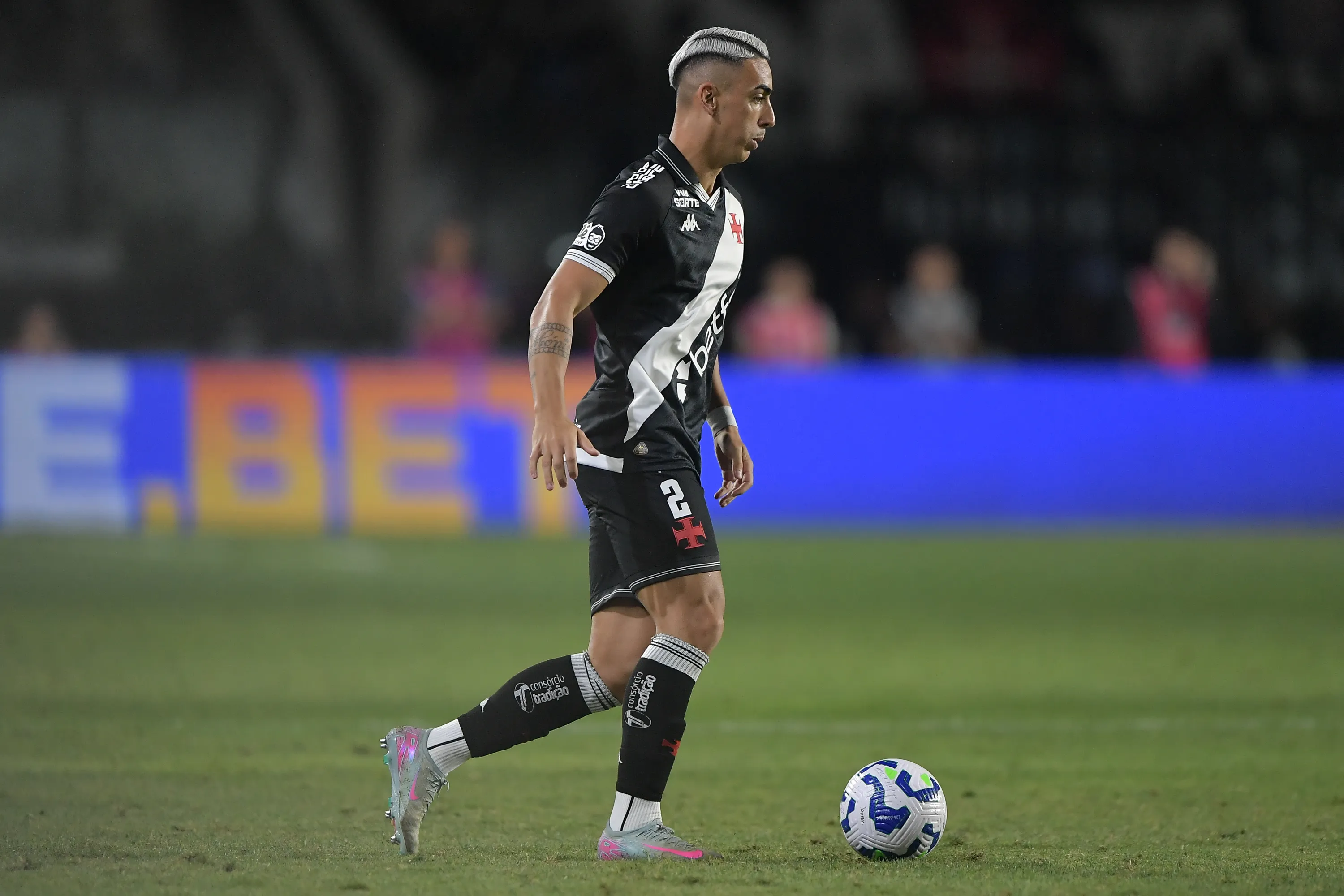 Puma Rodriguez jogador do Vasco durante partida contra o Botafogo – Foto: Thiago Ribeiro/AGIF