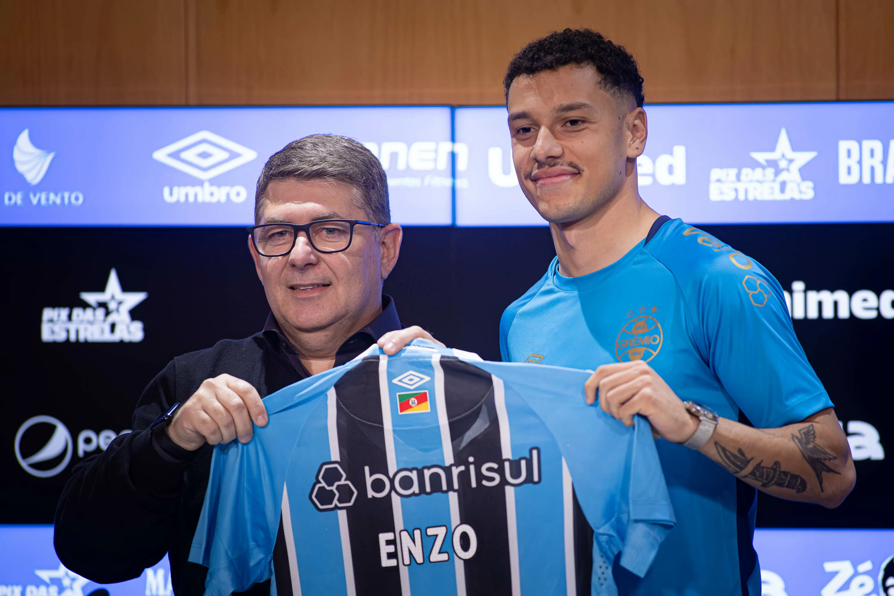 Lateral Enzo em sua apresentação no Grêmio. Foto: Maxi Franzoi/AGIF