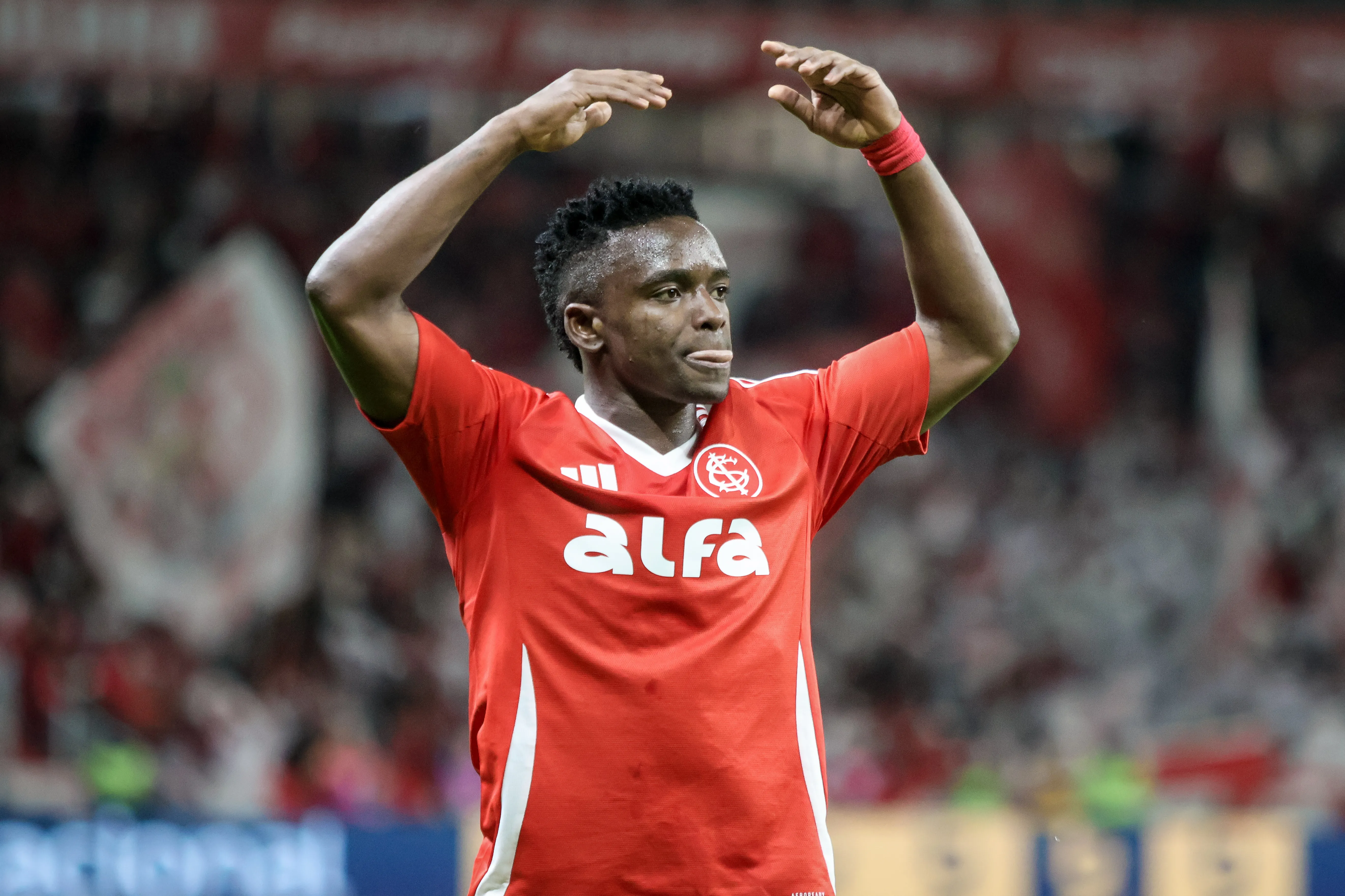 RS – PORTO ALEGRE – 30/07/2025 – COPA DO BRASIL 2025, INTERNACIONAL X FLUMINENSE – Johan Carbonero jogador do Internacional comemora seu gol durante partida contra o Fluminense no estadio Beira-Rio pelo campeonato Copa Do Brasil 2025. Foto: Lucas Gabriel Cardoso/AGIF