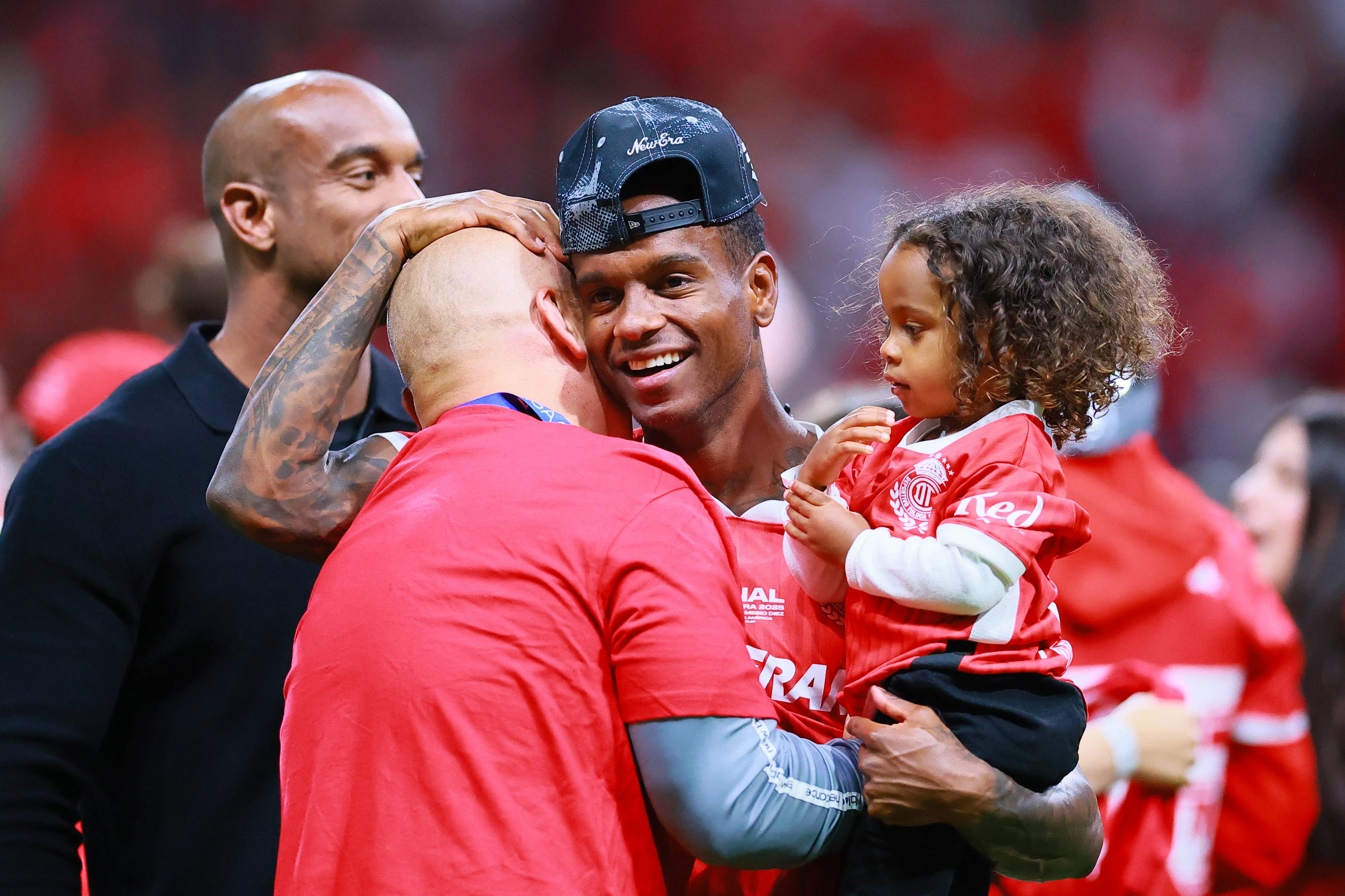 Helinho comemora titulo no futebol mexicano.  (Photo by Manuel Velasquez/Getty Images)