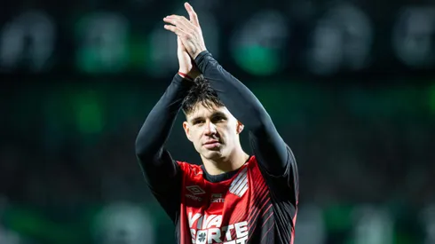 Bruno Zapelli durante clássico contra o Coritiba na Série B de 2025.