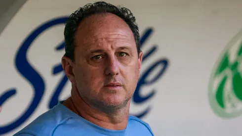 Rogério Ceni durante confronto contra o Juventude no Campeonato Brasileiro de 2025.