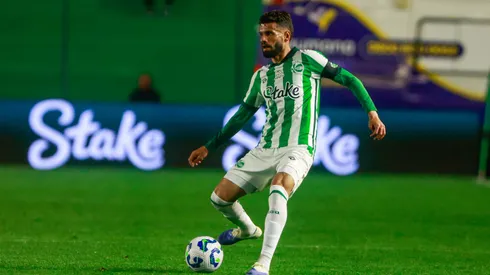 Jadson está na mira do Athletico-PR. Foto: AGIF