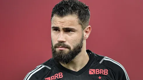 Matheus Cunha durante confronto contra o Palmeiras no Campeonato Brasileiro de 2024.