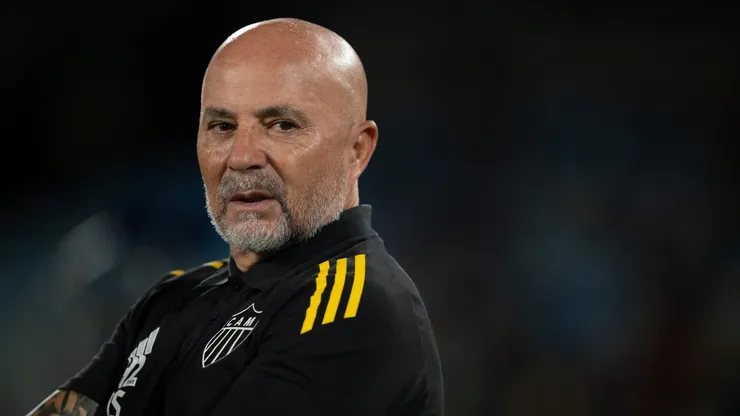 RJ - RIO DE JANEIRO - 04/10/2025 - BRASILEIRO A 2025, FLUMINENSE X ATLETICO-MG - Jorge Sampaoli tecnico do Atletico-MG durante partida contra o Fluminense no estadio Maracana pelo campeonato Brasileiro A 2025. Foto: Jorge Rodrigues/AGIF
