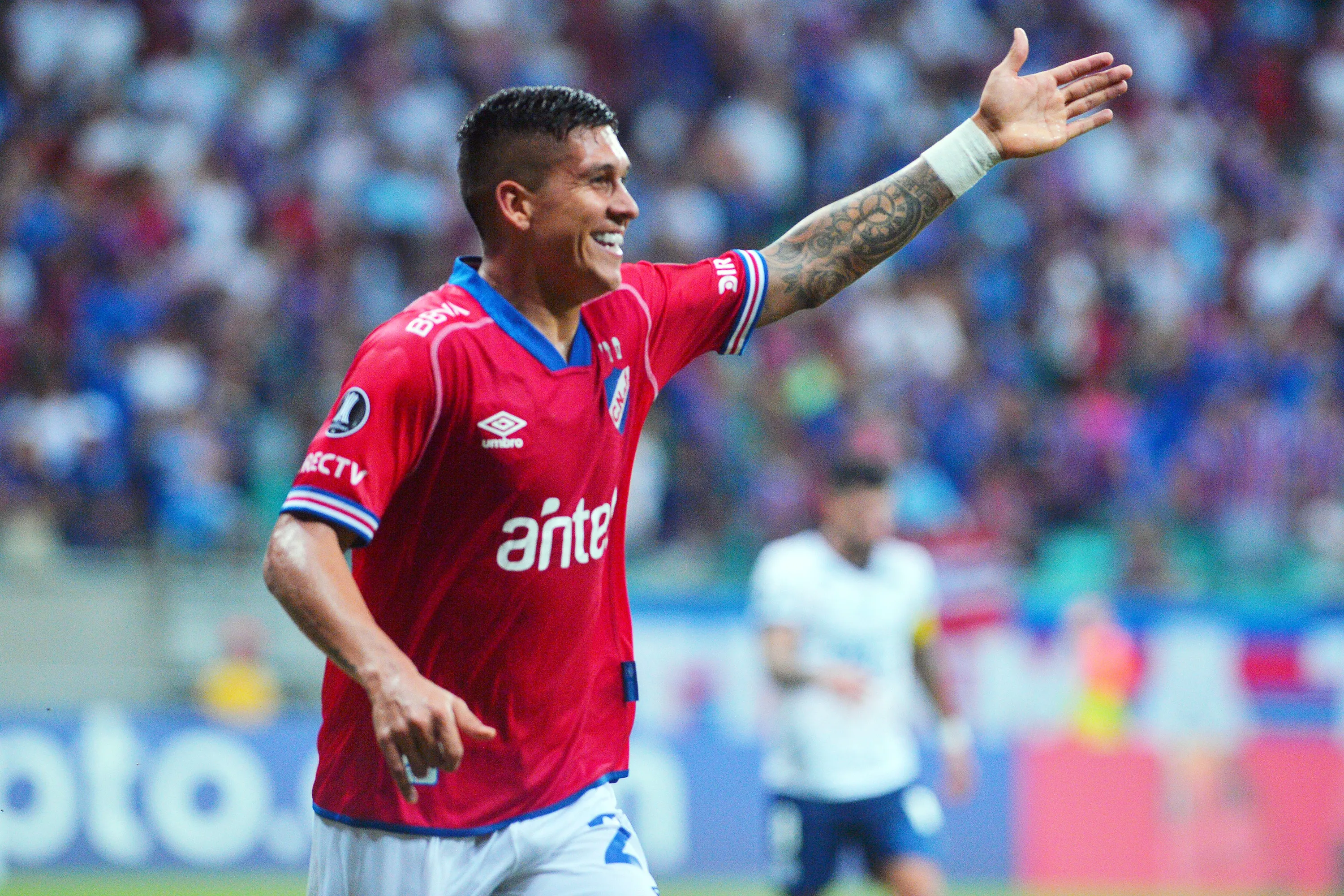 BA – SALVADOR – 07/05/2025 – COPA LIBERTADORES 2025, BAHIA X NACIONAL (URU) – Millan, jogador do Nacional (URU) comemora seu gol durante partida contra o Bahia no estadio Arena Fonte Nova pelo campeonato Copa Libertadores 2025. Foto: Walmir Cirne/AGIF