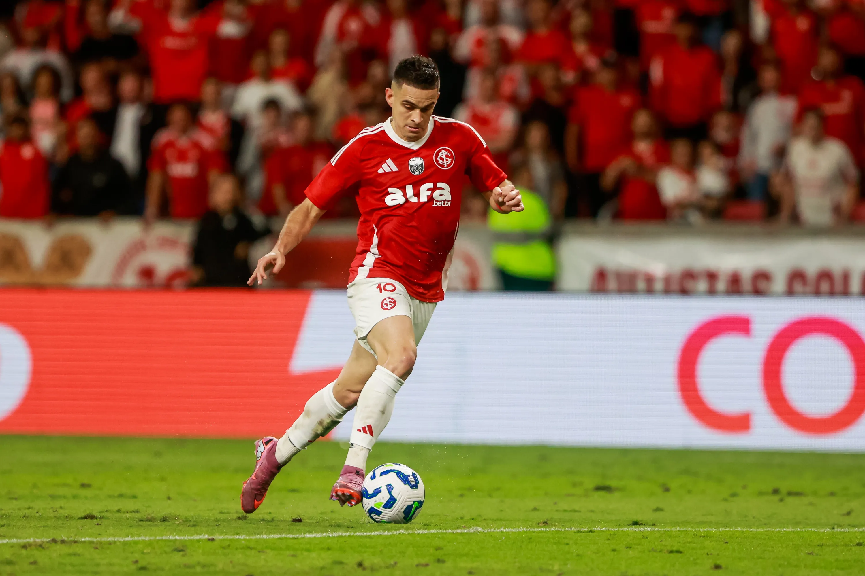 RS – PORTO ALEGRE – 24/11/2025 – BRASILEIRO A 2025, INTERNACIONAL X SANTOS – Borre jogador do Internacional durante partida contra o Santos no estadio Beira-Rio pelo campeonato Brasileiro A 2025. Foto: Luiz Erbes/AGIF