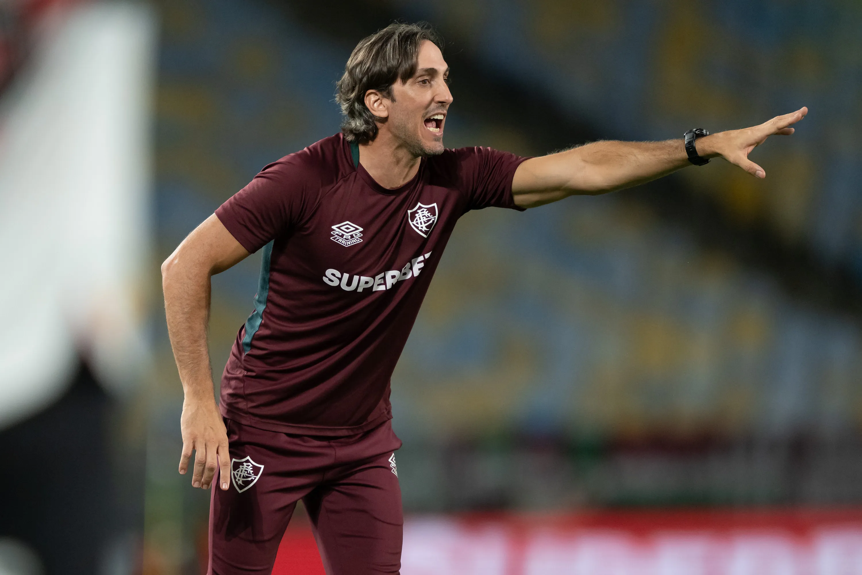 Luis Zubeldia tecnico do Fluminense durante partida contra o Sao Paulo no estadio Maracana pelo campeonato Brasileiro A 2025. Foto: Jorge Rodrigues/AGIF