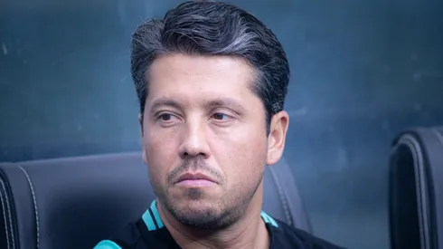 Carpini durante confronto entre Grêmio e Juventude no Brasileirão de 2025.