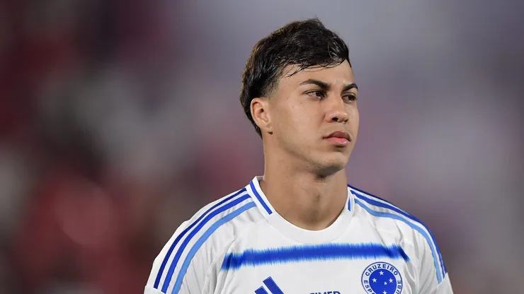 RJ - RIO DE JANEIRO - 02/10/2025 - BRASILEIRO A 2025, FLAMENGO X CRUZEIRO - Kaio Jorge jogador do Cruzeiro durante partida contra o Flamengo no estadio Maracana pelo campeonato Brasileiro A 2025. Foto: Thiago Ribeiro/AGIF