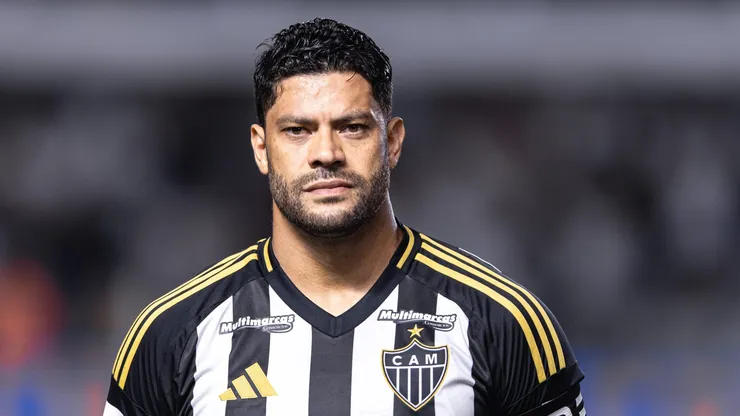 SP - SANTOS - 16/04/2025 - BRASILEIRO A 2025, SANTOS X ATLETICO-MG - Hulk jogador do Atletico-MG durante partida contra o Santos no estadio Vila Belmiro pelo campeonato Brasileiro A 2025. Foto: Abner Dourado/AGIF