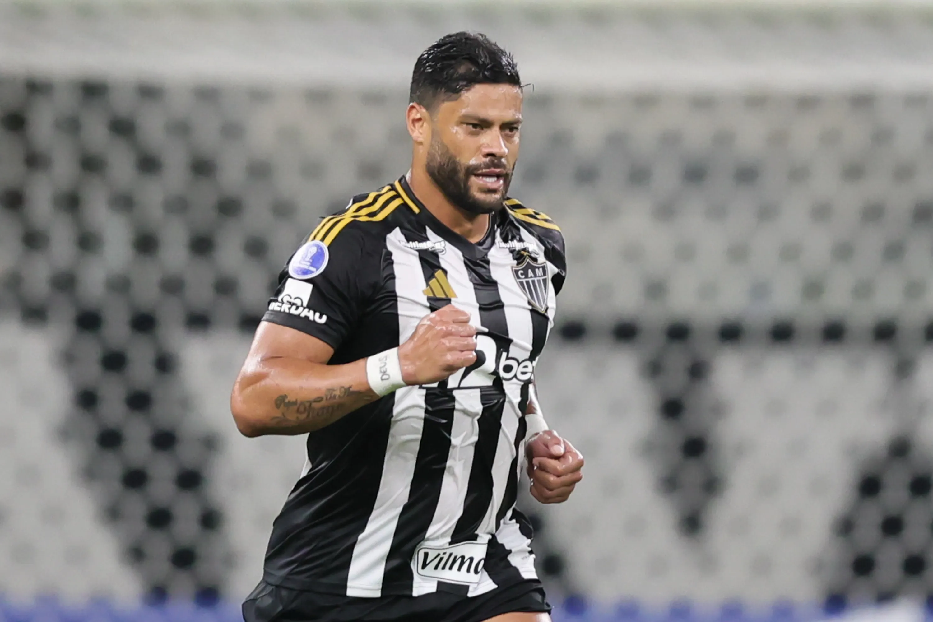 MG – BELO HORIZONTE – 10/04/2025 – COPA SUL-AMERICANA 2025, ATLETICO X DEPORTES IQUIQUE – Hulk jogador do Atletico comemora seu gol com Rony jogador da sua equipe durante partida contra o Deportes Iquique no estadio Mineirao pelo campeonato Copa Sul-americana 2025. Foto: Gilson Lobo/AGIF