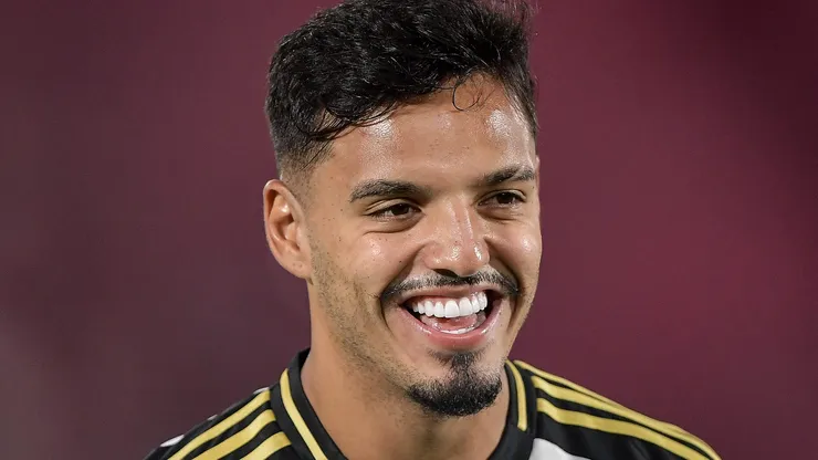 Gabriel Menino entrou na pauta do Vasco para 2026