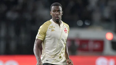 Cuesta jogador do Vasco durante partida contra o Bahia no estádio São Januário pelo campeonato Brasileiro A 2025. Foto: Thiago Ribeiro/AGIF