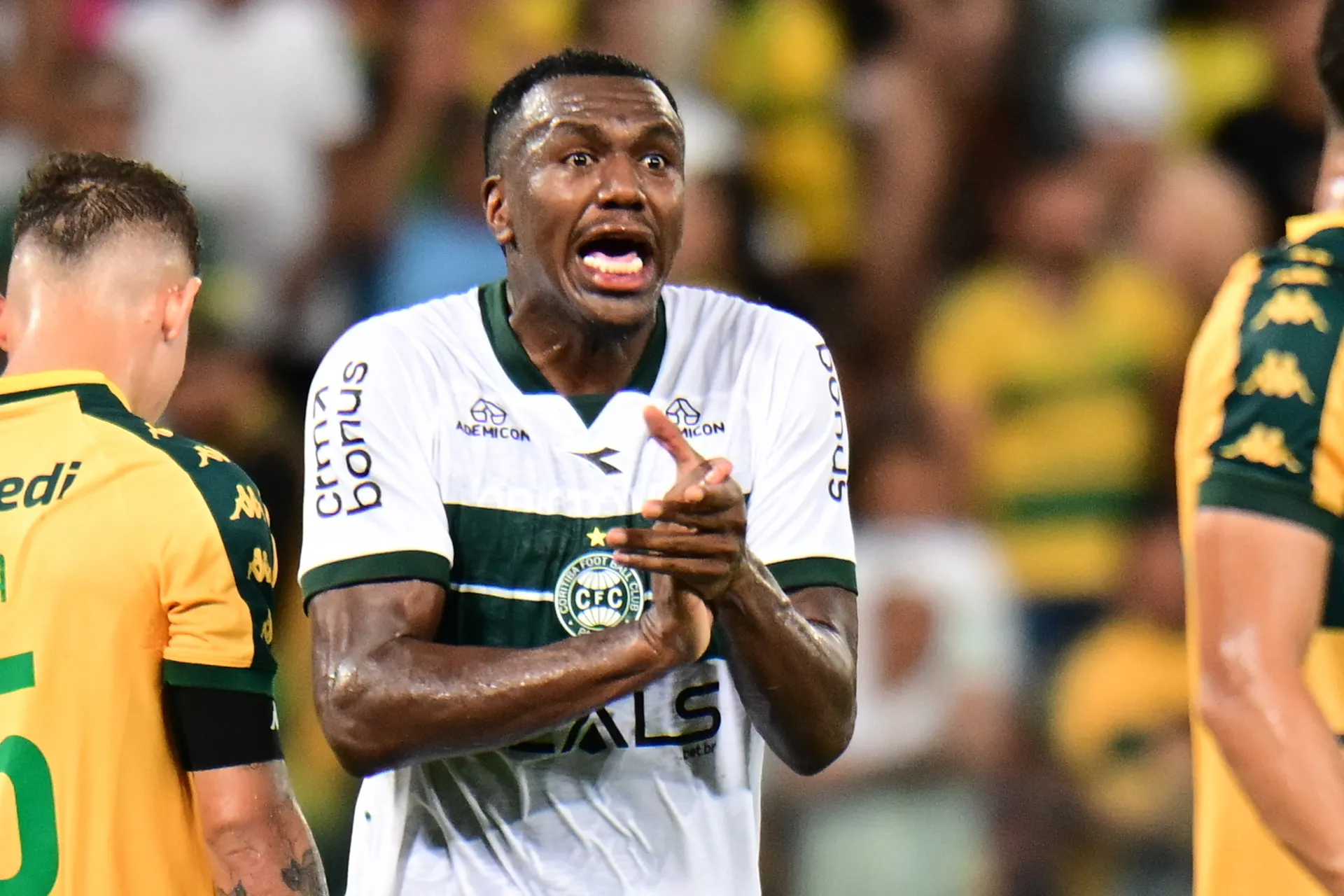 MT – CUIABA – 12/10/2025 – BRASILEIRO B 2025, CUIABA X CORITIBA – Jacy jogador do Coritiba durante partida contra o Cuiaba no estadio Arena Pantanal pelo campeonato Brasileiro B 2025. Foto: Francisco Alves/AGIF